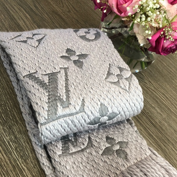 Louis Vuitton Logomania Scarf Last one! Sold out!! - Picture 7 of 8